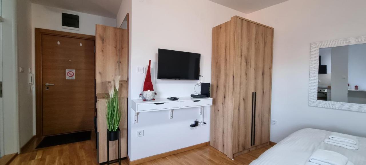 Grove II Apartment = Strict City Centre نوفي ساد المظهر الخارجي الصورة